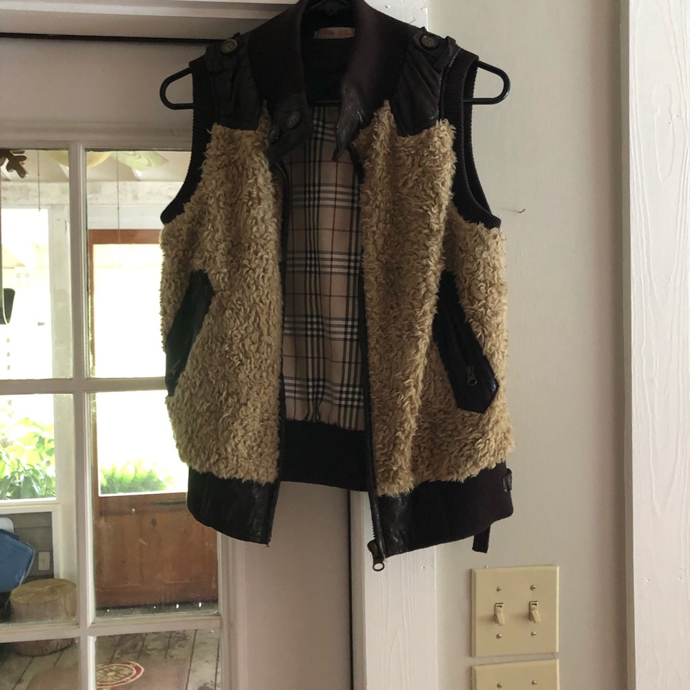 Vest - Picture 3 of 3